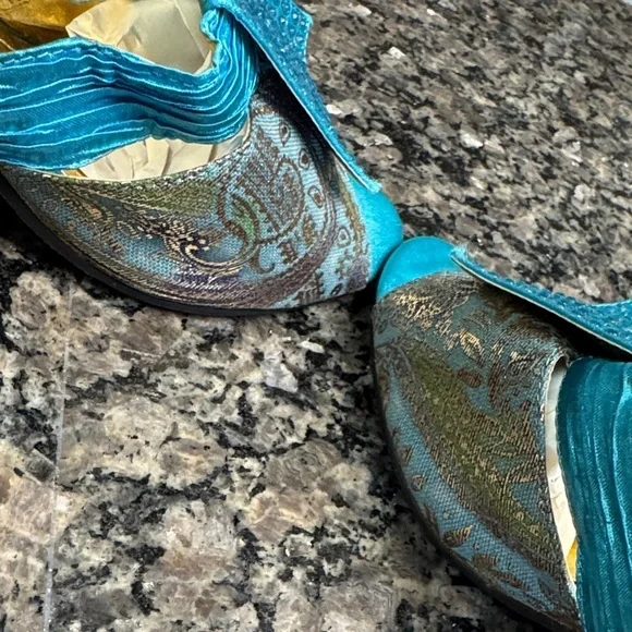 Vogue Turquoise and Gold Embellished Heels EUC 39 - Picture 11 of 16
